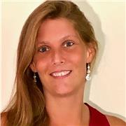 Mestra titulada en Grau d'Educació Primària (Educació especial) i TEI